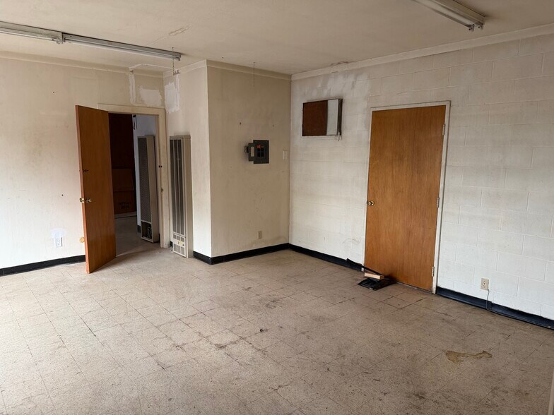 More Photos Of 217 Percy Ave, Yuba City Storefront For Sale