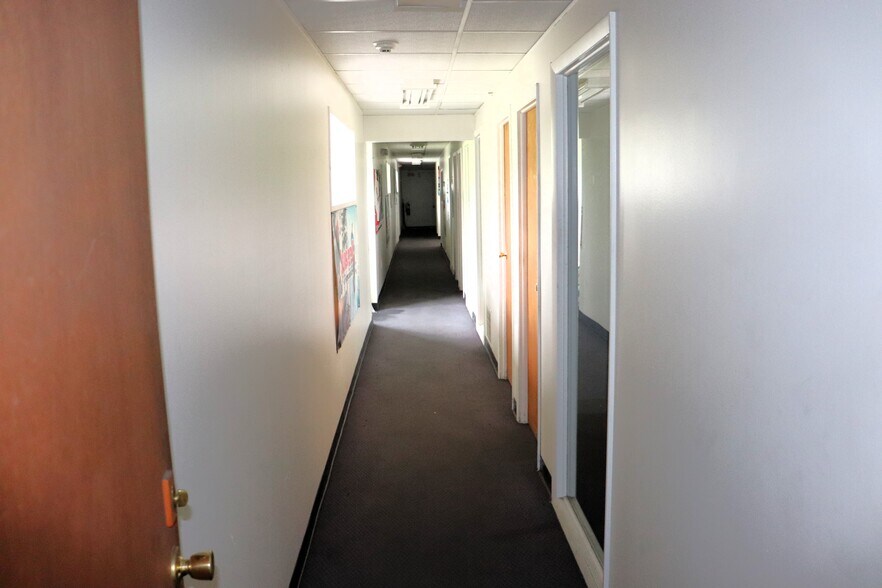 More Photos Of 35 Rose Morrow Rd, Wantage Manufacturing For Lease