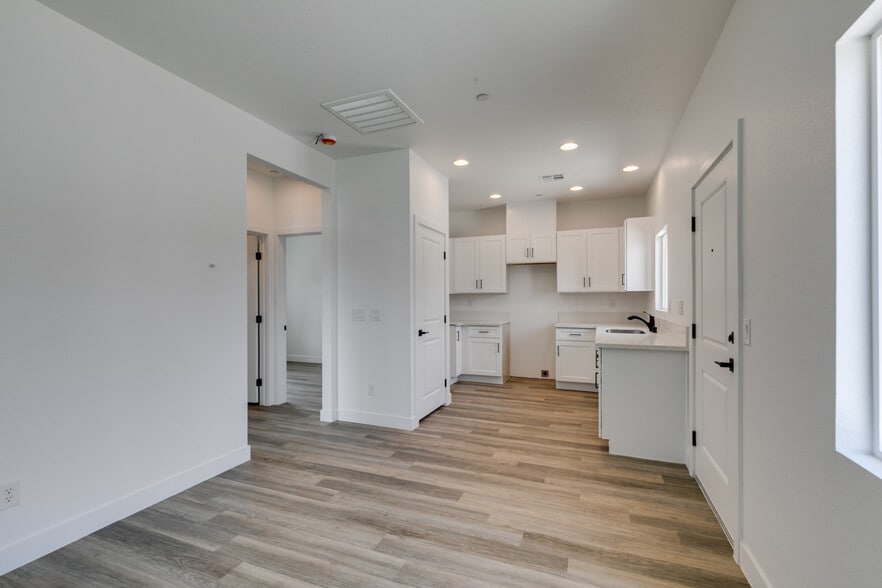 More Photos Of 365 N 16th St, Las Vegas Apartments For Sale