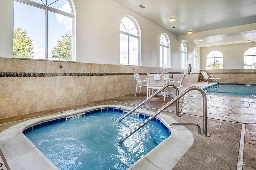 More Photos Of 120 W Stevenson Rd, Ottawa Hotel For Sale