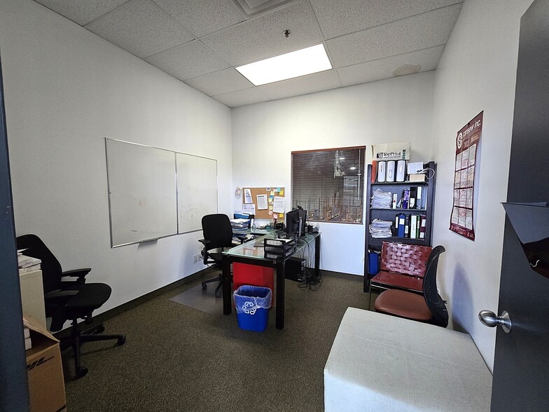 More Photos Of 2700-2760 Boul Daniel-Johnson, Laval Warehouse For Lease