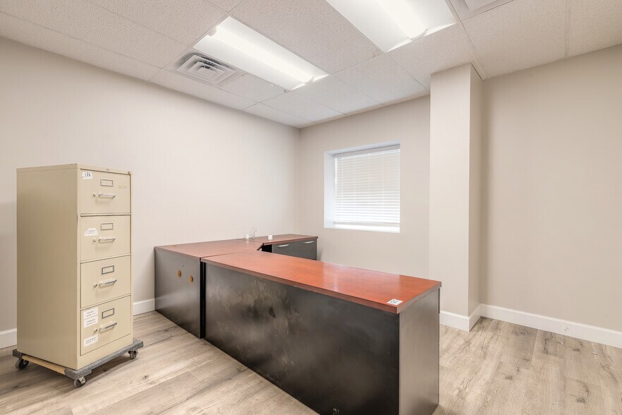 More Photos Of 430 Andalusia Ave, Ormond Beach Warehouse For Lease