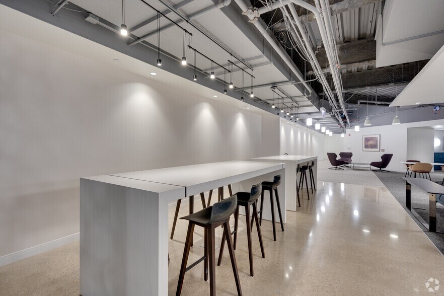 Photo of 3rd Floor Ste 2211/305