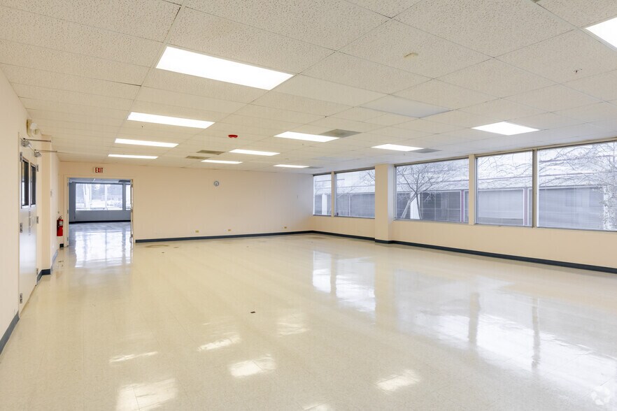 More Photos Of 1715-1785 Winnetka Cir, Rolling Meadows Unknown For Sale