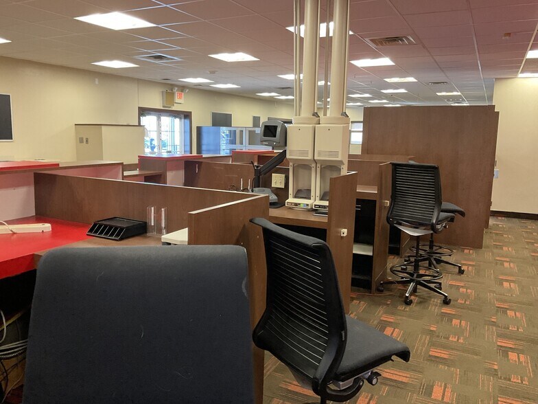 More Photos Of 20 W Whipp Rd, Dayton Bank For Lease