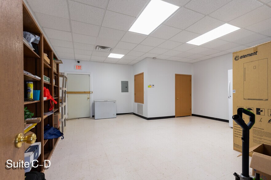 More Photos Of 19275 125 Hwy, Fairland General Retail For Sale
