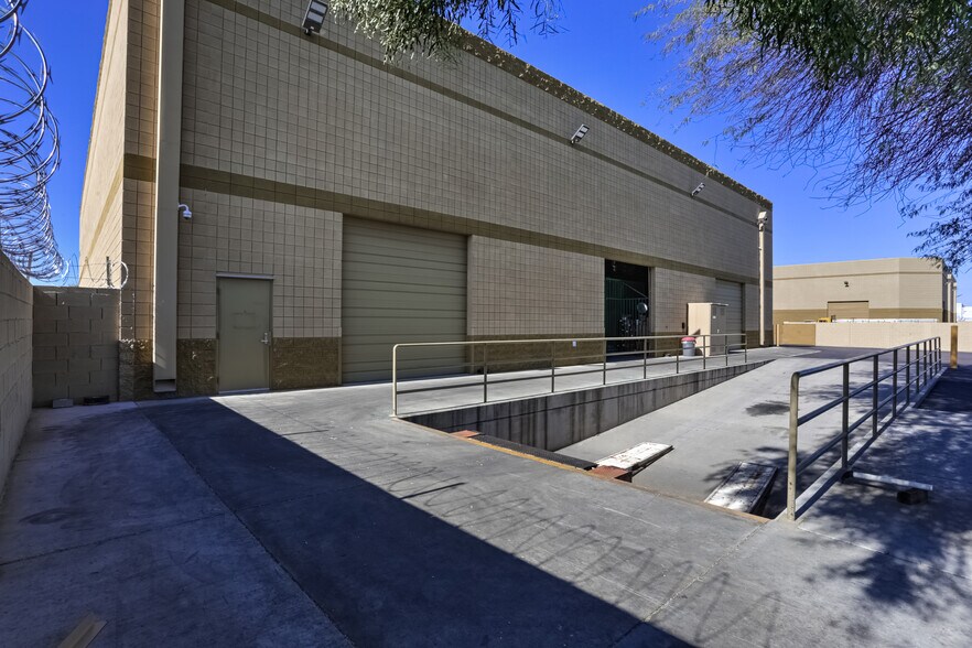More Photos Of 5801 S 24th St, Phoenix Warehouse For Lease