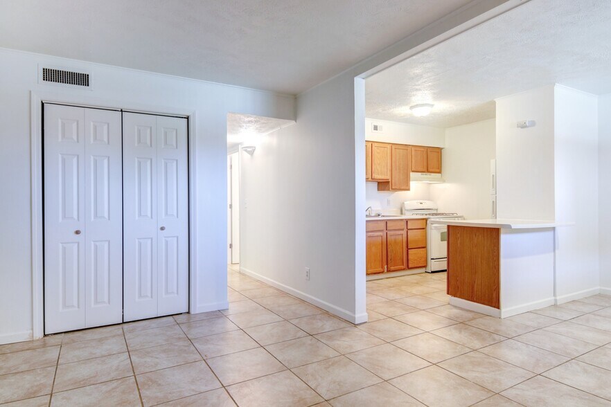 More Photos Of 717 Fairmont Dr, Bloomington Apartments For Sale