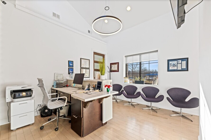 More Photos Of 230 E Ogden Ave, Hinsdale Medical For Lease