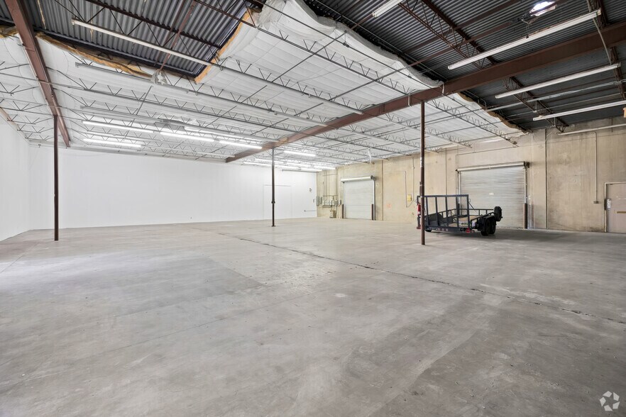 More Photos Of 2748-2758 Bingle Rd, Houston Unknown For Lease