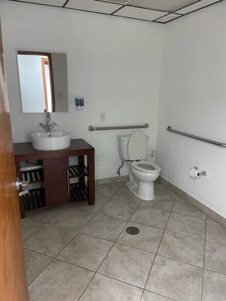 More Photos Of 8200 W Sunrise Blvd, Plantation Office For Sale