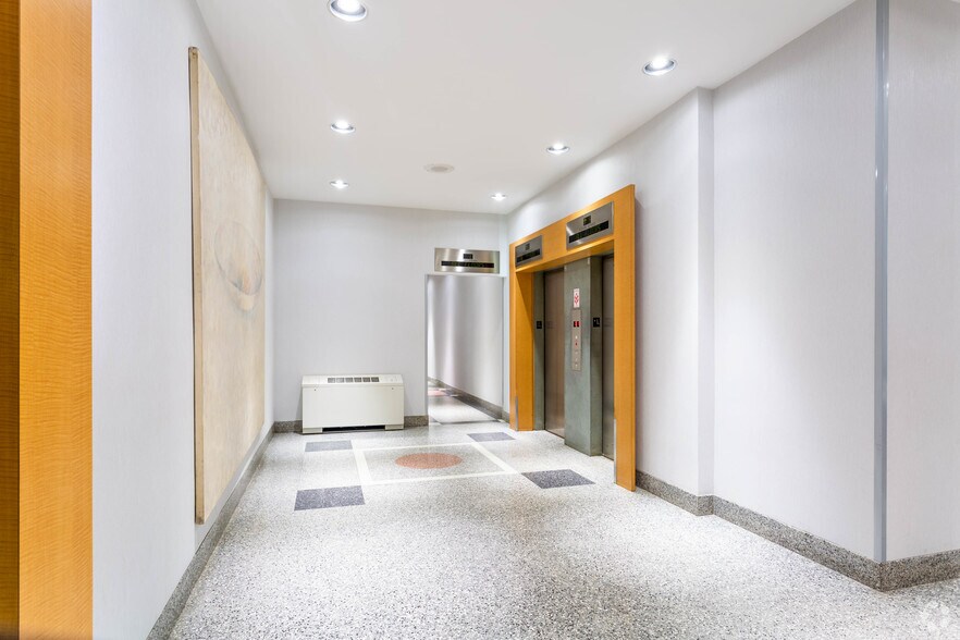 More Photos Of 330 W 58th St, New York Apartments For Lease