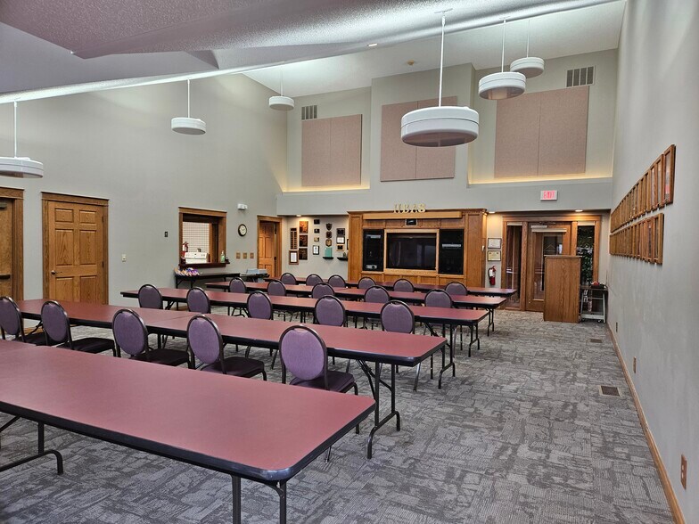 More Photos Of 3165 Cabaret Trl S, Saginaw Office For Sale