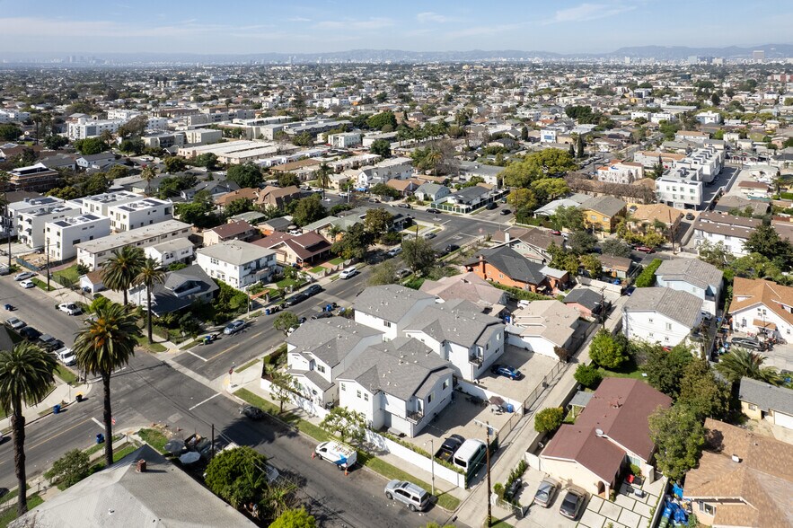 More Photos Of 3944 S Budlong Ave, Los Angeles Apartments For Sale