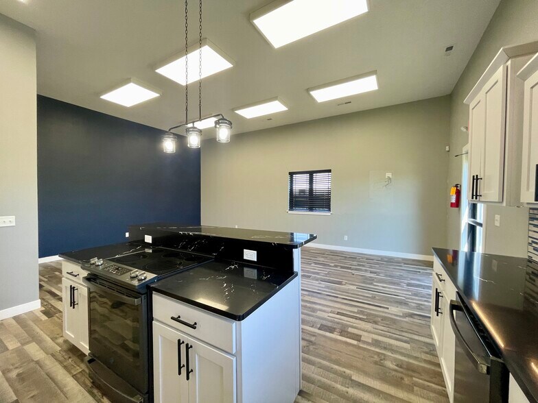 More Photos Of 501 Prosperity Way, North Sioux City Industrial For Sale