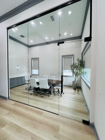 More Photos Of 1325 Main St, Katy Medical For Lease