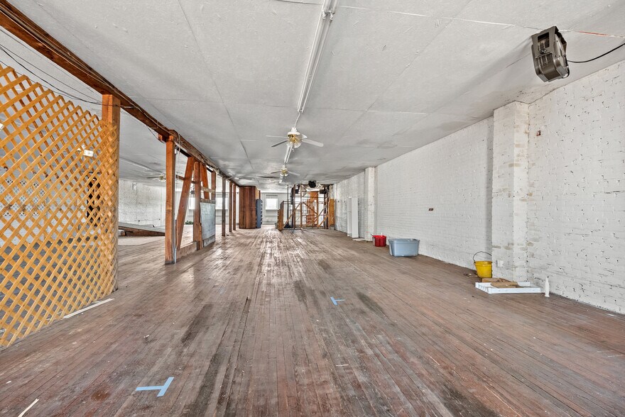 More Photos Of 1850 Church St, Appomattox Bar For Sale