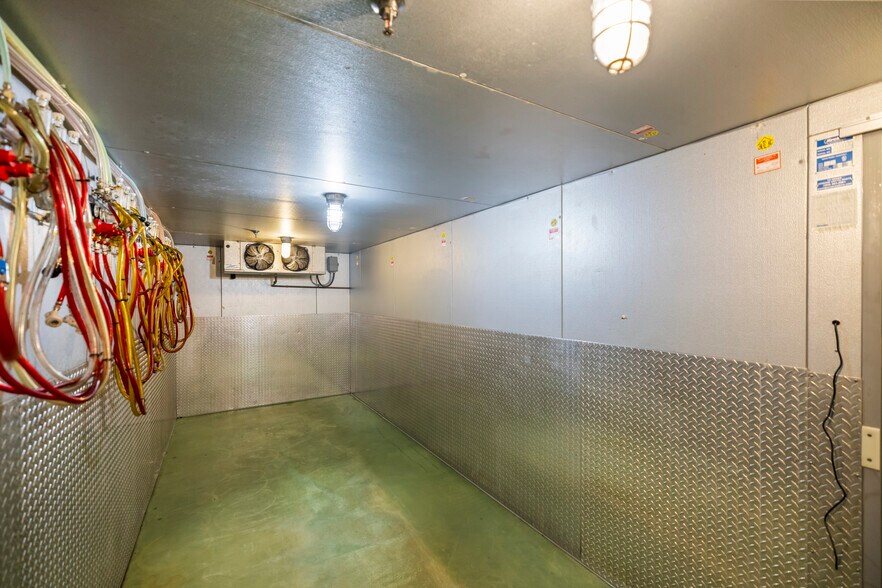 More Photos Of 2501 & 2519 Marshall St NE, Minneapolis Restaurant For Sale