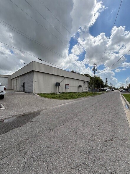 Primary Photo Of 5017 N Coolidge Dr, Tampa Warehouse For Sale