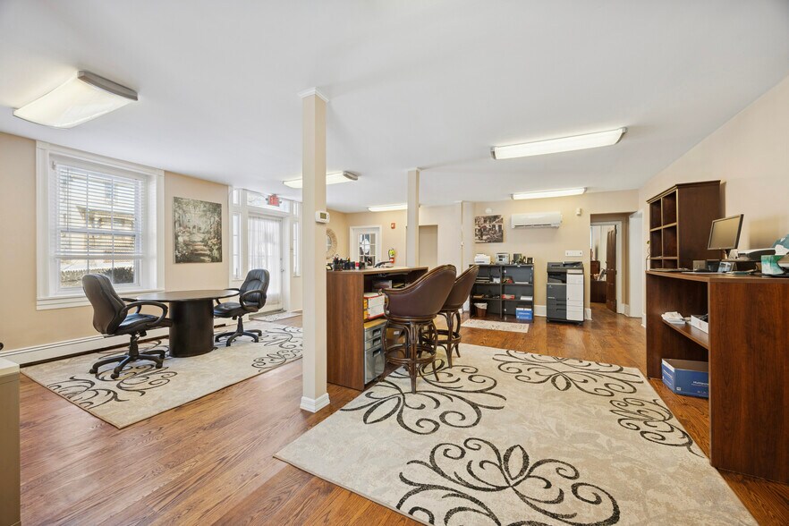 More Photos Of 46 Hilltown Pike, Line Lexington Office For Sale