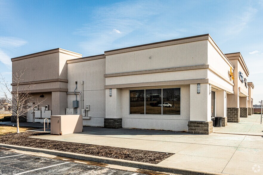 More Photos Of 13531-13551 Madison Ave, Kansas City Storefront Retail Office For Lease