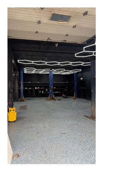 More Photos Of 58 E Ten Mile Rd, Hazel Park Warehouse For Lease
