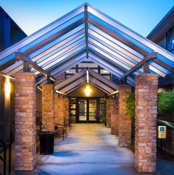 More Photos Of 21600 Highway 99, Edmonds Medical For Lease