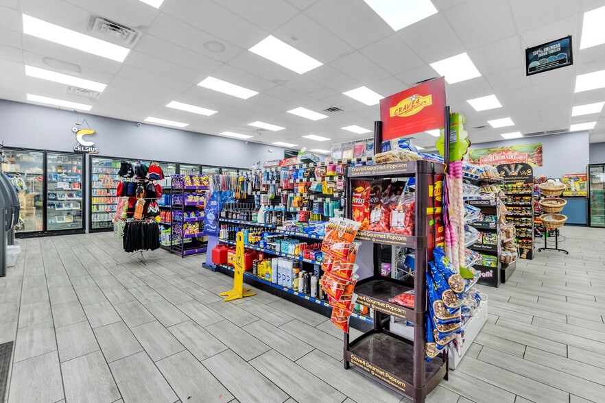 More Photos Of 7641 Hacks Cross Rd, Olive Branch Service Station For Sale