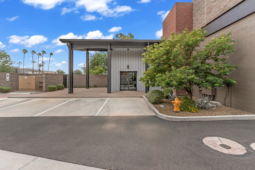 More Photos Of 15032 N 74th St, Scottsdale Showroom For Sale