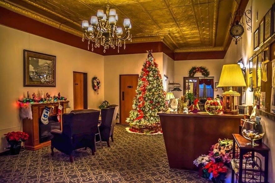 More Photos Of 201 Steele St, Algoma Hotel For Sale