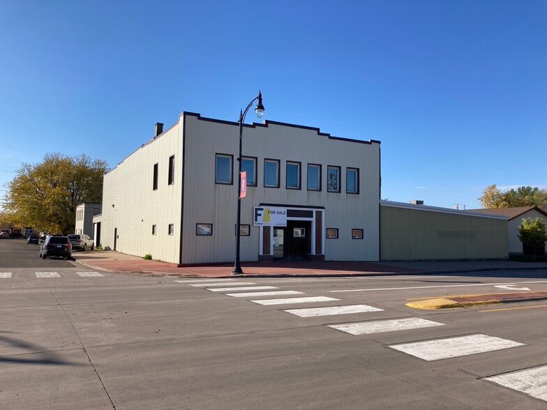 More Photos Of 429-431 Tower Ave, Superior Manufacturing For Sale