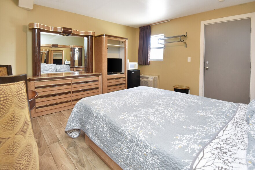 More Photos Of 808 S Atlantic Ave, Daytona Beach Hospitality For Sale