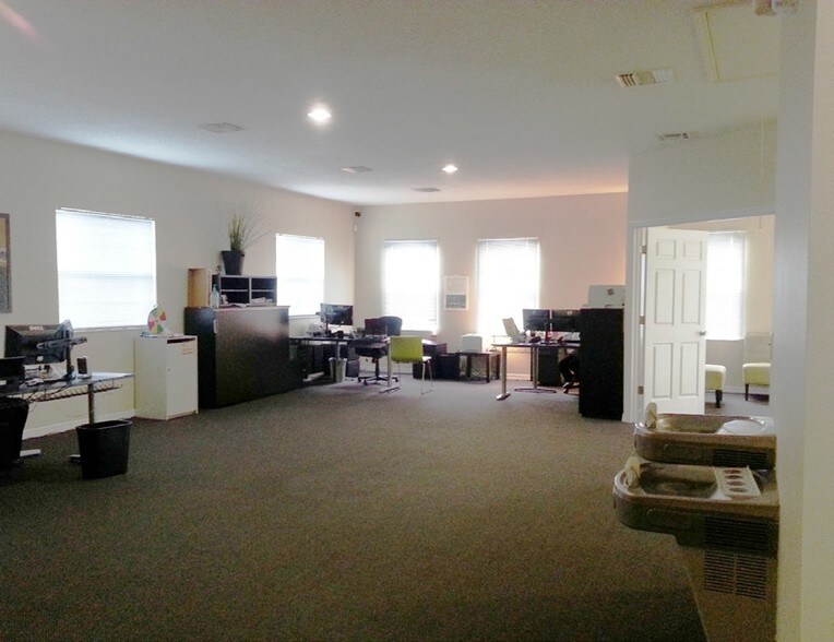 More Photos Of 13035 W Linebaugh Ave, Tampa Office For Lease