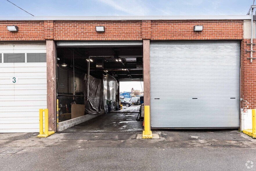 More Photos Of 460 Kingsland Ave, Brooklyn Truck Terminal For Lease