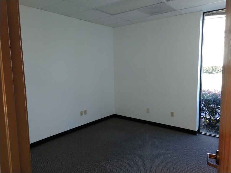 More Photos Of 4531 Market St, Ventura Manufacturing For Lease