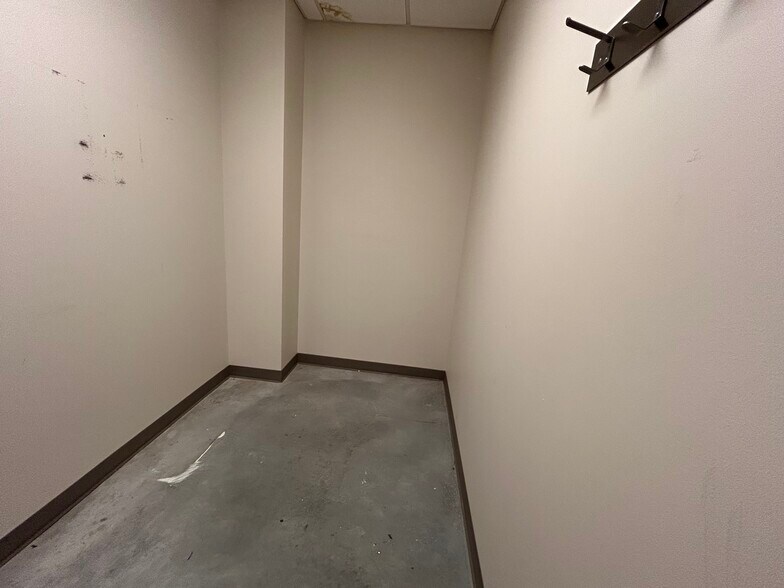 More Photos Of 3271 E Battlefield St, Springfield Office For Lease