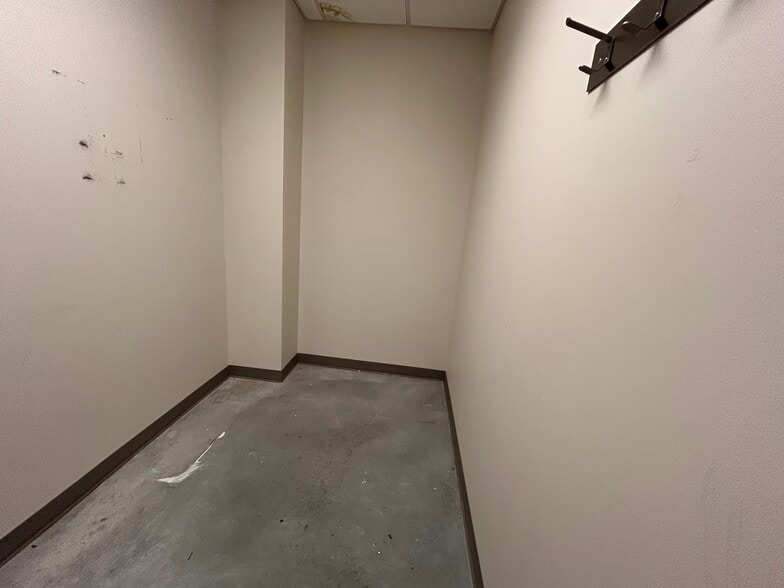 More Photos Of 3271 E Battlefield St, Springfield Office For Lease