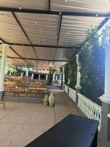More Photos Of 6500 Foothill Blvd, Tujunga Restaurant For Sale