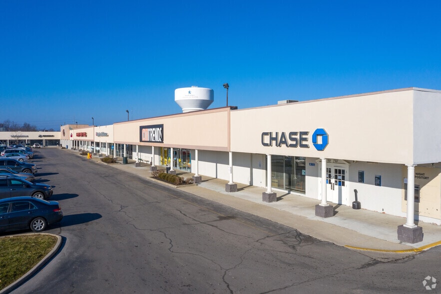 More Photos Of 1301 Winchester Rd, Lexington Unknown For Lease