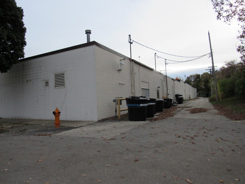 More Photos Of 219 S Walter Ave, Appleton Storefront For Sale