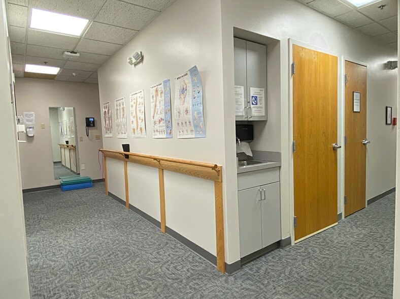 More Photos Of 20 Pondmeadow Dr, Reading Medical For Sale