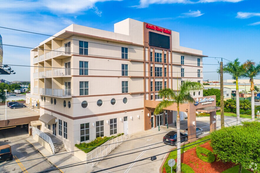 More Photos Of 12484 NW South River Dr, Medley Hotel For Lease