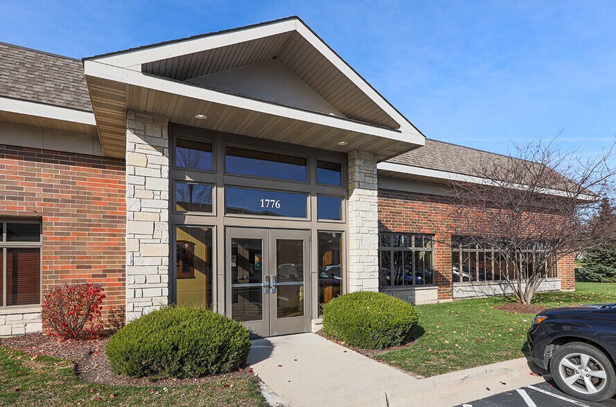 More Photos Of 1776 Legacy Cir, Naperville Medical For Lease