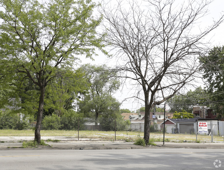 Primary Photo Of 100 E 75th St, Chicago Land For Sale