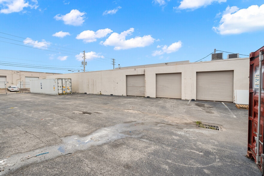 More Photos Of 802 NW 57th Ct, Fort Lauderdale Warehouse For Lease