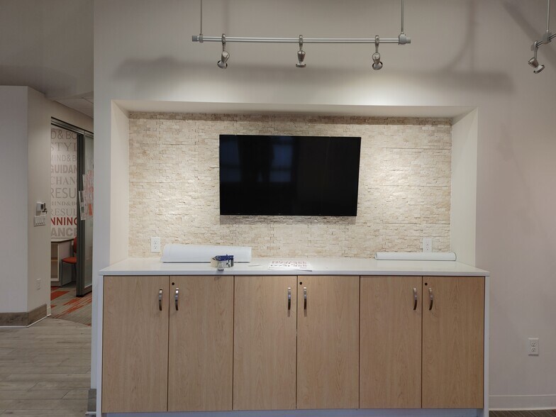 More Photos Of 902 Meijer Dr, Champaign Storefront Retail Office For Lease