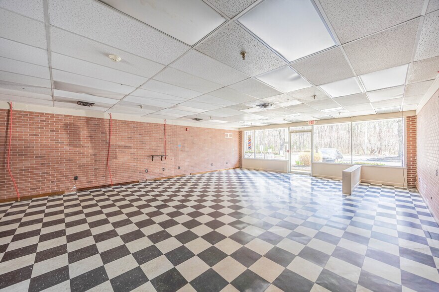 More Photos Of 439 Littleton Rd, Westford Unknown For Lease