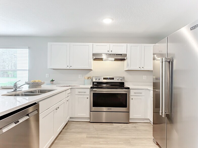 More Photos Of 6421 Breezy Oaks Way, Jacksonville Apartments For Sale