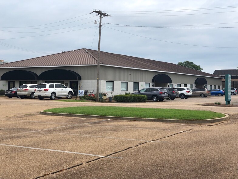 More Photos Of 1050 N Flowood Dr, Flowood Medical For Lease