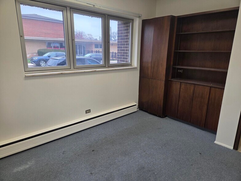 More Photos Of 601 W Central Rd, Mount Prospect Medical For Lease